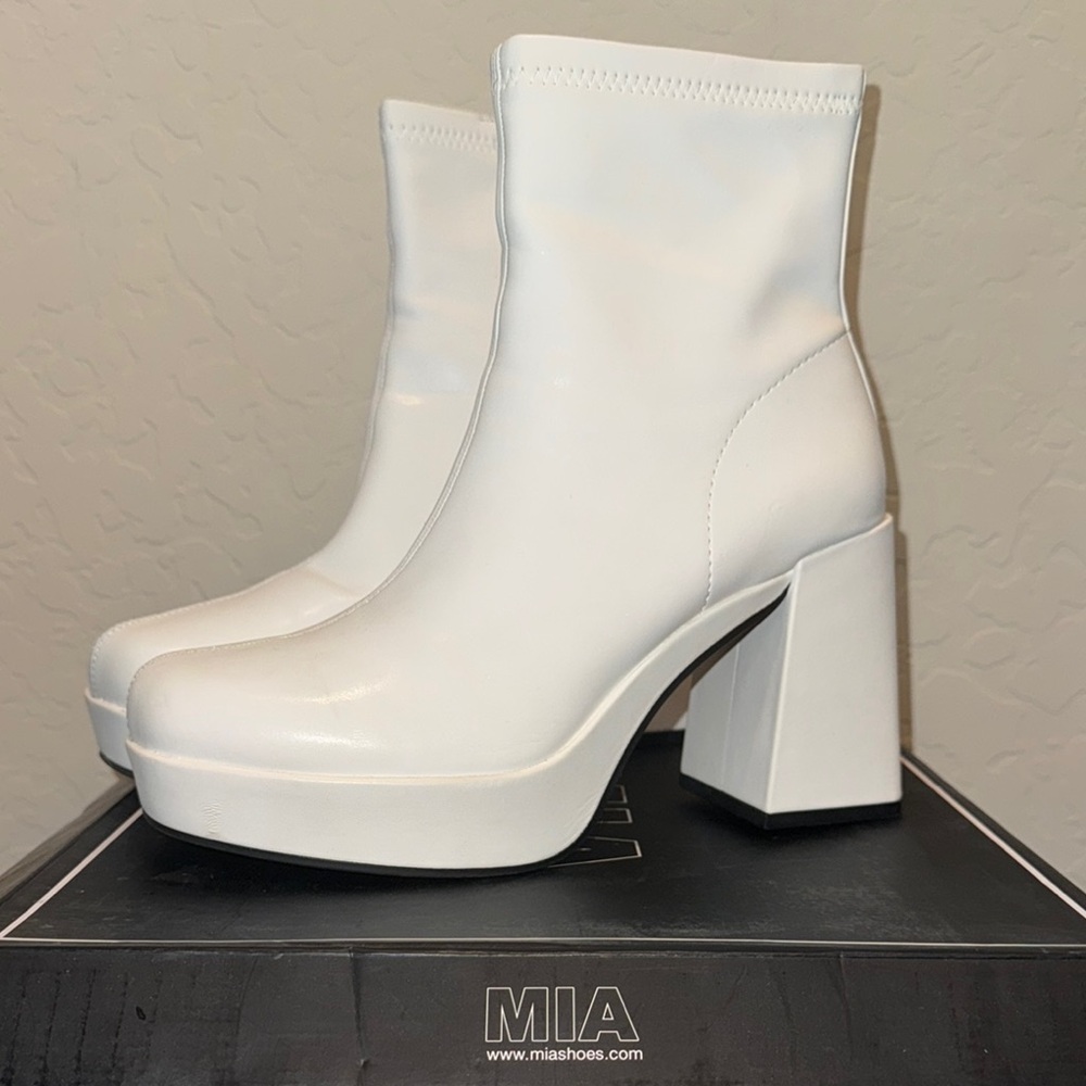 MIA Women's White Ankle Boots